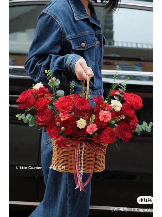 红色康乃馨玫瑰花篮 商品图0