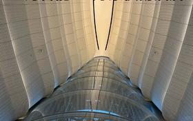 迪拜塔坐落在滨江处