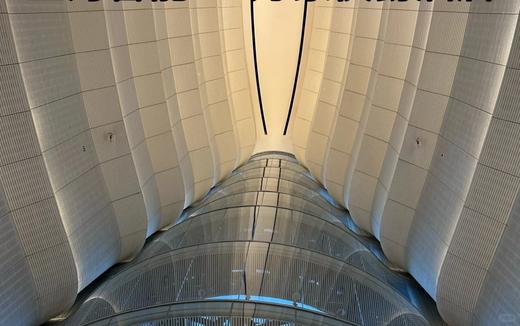 迪拜塔坐落在滨江处 商品图0