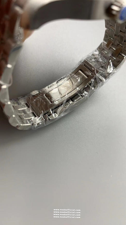 NOOB厂zhong极版本马克二十钢带款，修复市面所有现有版本的不足，搭配5链节式精钢表链。腕表搭载EasX-CHANGE®表带快速更换系统，搭配做工精良巨稳定的亚洲版2892机芯。 商品图11