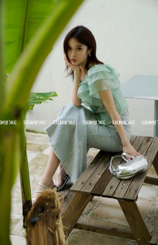 【门店同款】ENJOY夏季浪漫-荷叶边纯色上衣 157501479 商品图1