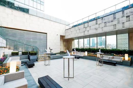 静安区五星级酒店里的露台餐饮 商品图0