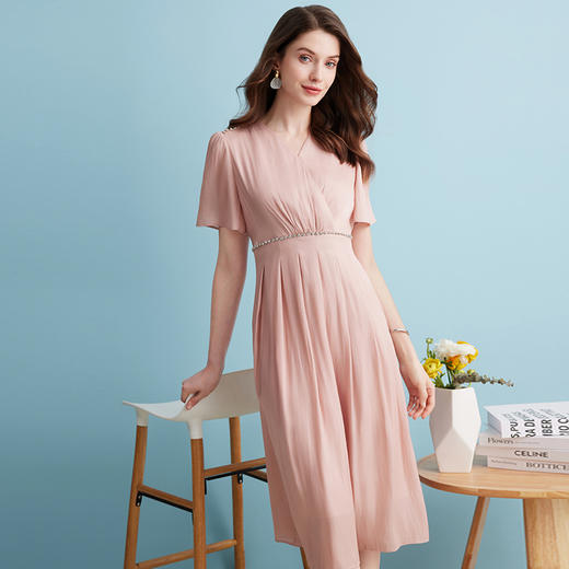 EITIE爱特爱夏季新款气质优雅温柔法式V领高腰粉色压褶连衣裙B2407370 商品图2