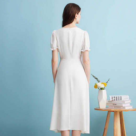 EITIE爱特爱夏季新款文艺风V领收腰白色气质优雅长裙连衣裙B2407354 商品图4