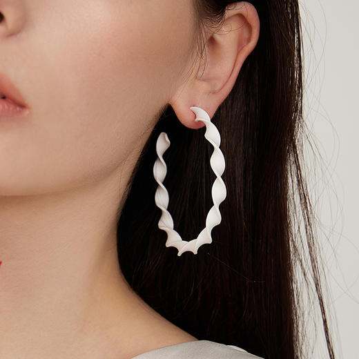 social talen桑蕾 设计师首饰 多巴胺色彩耳饰大小太阳花耳钉可拆卸设计 时尚休闲藤编耳环合集【该商品不支持用券】 商品图5