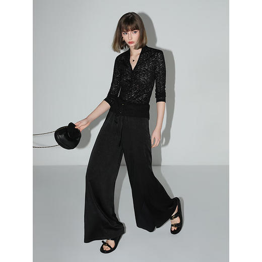 COCOBELLA优雅微透视镂空蕾丝衬衫女深V领长袖针织衫NLC55B 商品图2