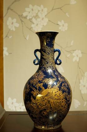 霁蓝地金丝雕刻五伦图双耳长颈瓶