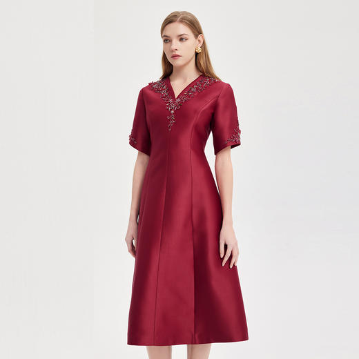 RF8F3斯尔丽2024新款花瓣领型设计感华丽钉珠收腰端庄高贵礼服连衣裙 商品图2