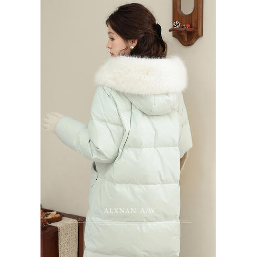 鹿向南「冰岛大鹅」2025年冬季毛领中长羽绒服女90白鸭绒连帽外套 商品图4