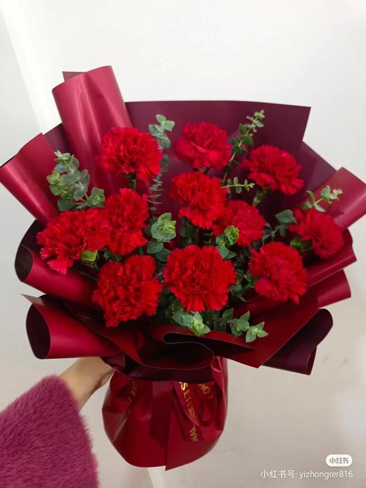 红色康乃馨花束 商品图0
