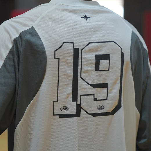 LUSHISI美式训练服篮球速干长袖t恤投篮服复古赛车服斗志主题印花 商品图1