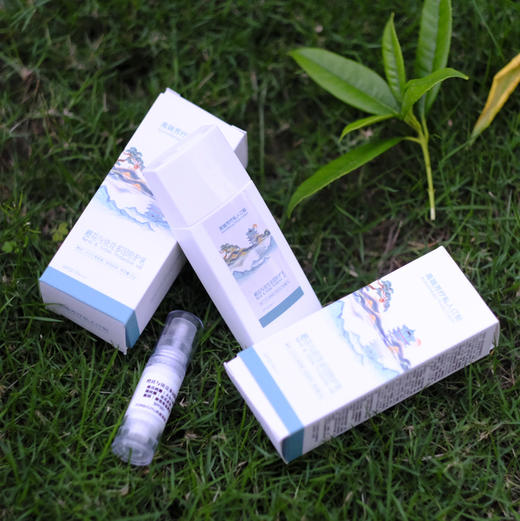 【买2减10元】奕虹定制款精油防晒乳，橙花/大马士革玫瑰纯露，橙花与依克多因防晒乳 养肤+防晒霜一体，安心满满，质地轻薄 水润 成膜快 不搓泥 满满植物的味道 50倍+高倍防晒 无惧阳光 商品图3