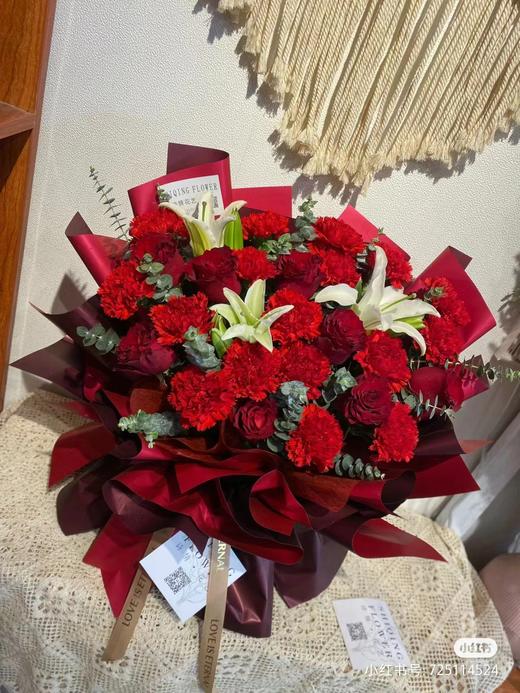 红色康乃馨玫瑰花束B款 商品图0