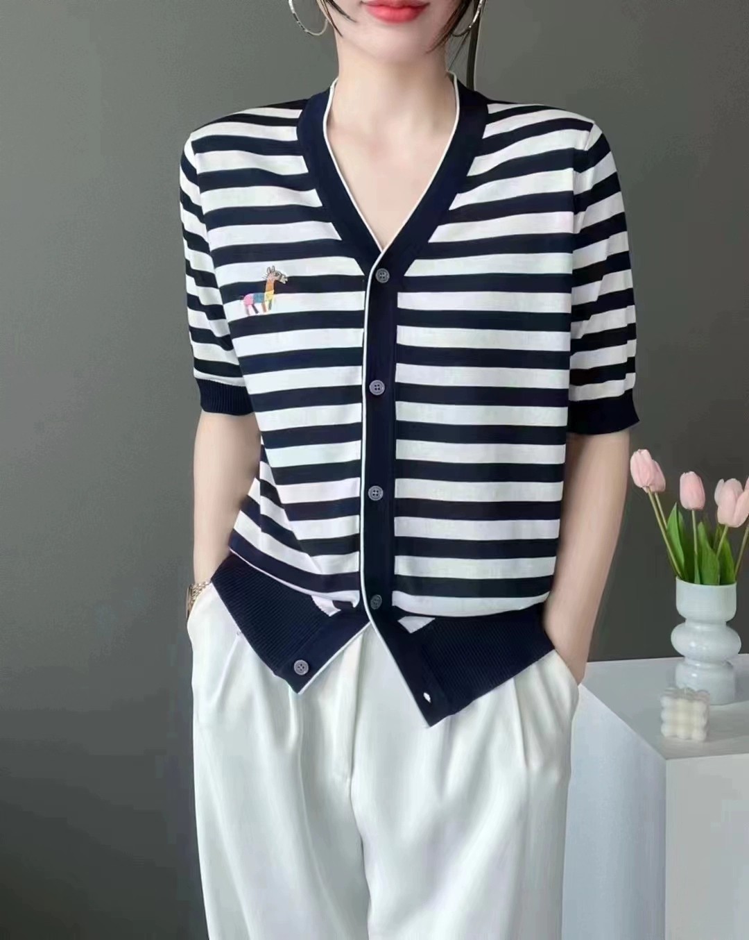 2楼梵希威登小衫