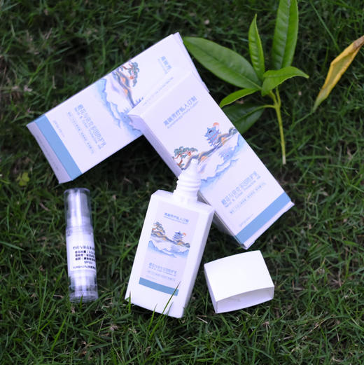 【买2减10元】奕虹定制款精油防晒乳，橙花/大马士革玫瑰纯露，橙花与依克多因防晒乳 养肤+防晒霜一体，安心满满，质地轻薄 水润 成膜快 不搓泥 满满植物的味道 50倍+高倍防晒 无惧阳光 商品图1