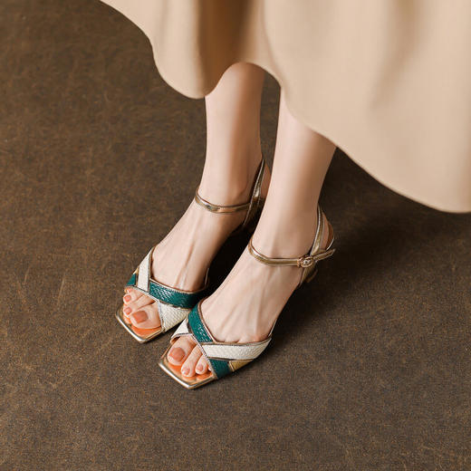 【预售5天】优雅气质方头粗跟高跟鞋，露趾中空搭扣拼色凉鞋MBJR&599 商品图1