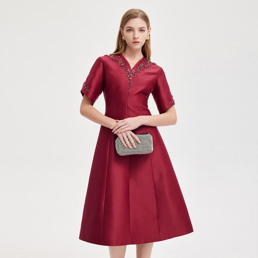 RF8F3斯尔丽2024新款花瓣领型设计感华丽钉珠收腰端庄高贵礼服连衣裙 商品图0