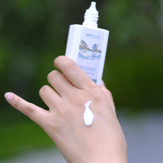 【买2减10元】奕虹定制款精油防晒乳，橙花/大马士革玫瑰纯露，橙花与依克多因防晒乳 养肤+防晒霜一体，安心满满，质地轻薄 水润 成膜快 不搓泥 满满植物的味道 50倍+高倍防晒 无惧阳光 商品图10