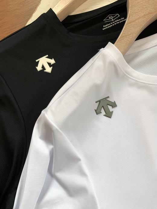 点此购买 迪桑特夏季男子训练速干圆领短袖T恤 TUO  286853 商品图6