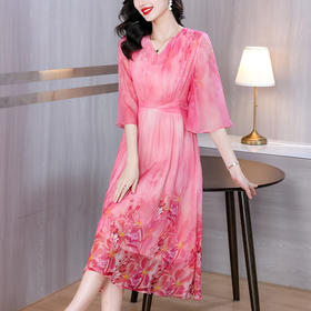 AHM-6523仿真丝粉色印花连衣裙女夏季新款法式甜美减龄收腰V领长裙