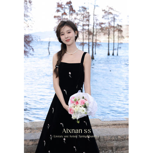 鹿向南《落日悸动》法式高级吊带连衣裙2024春夏新款收腰显瘦裙子L33303-1 商品图0