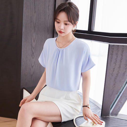 气质白色洋气显瘦简约衬衣女时尚休闲夏季宽松圆领纯色衬衫 商品图3