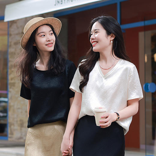 【福利清仓】{圆领| V领}100%醋酸 轻奢肌理 自带光泽短袖T 商品图0