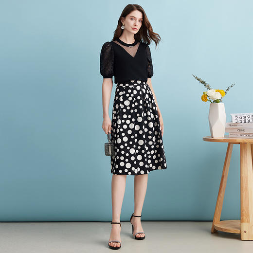 EITIE爱特爱夏季新款镂空网纱气质圆领黑色莱赛尔针织衫上衣B2401318 商品图3