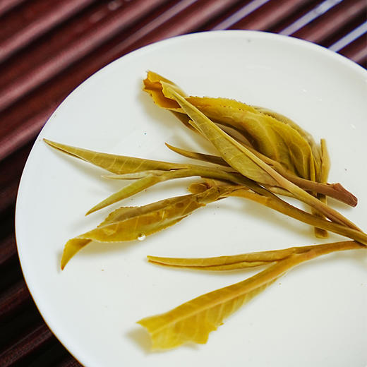 老客福利【白花林】2020年易武头春头采普洱茶生茶357克/饼；数量有限 先到先得 商品图5