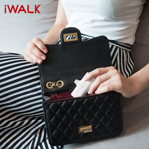 【国家3C认证】爱沃可（iWALK）DBL4500L/ C口袋充电宝迷你便携充电宝胶囊可爱移动电源 4500毫安时 适用于Type-c接口iPhone15小米华为 商品图2