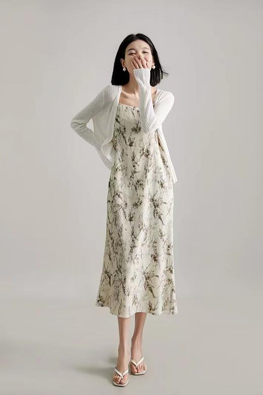 💥【法式艺术压褶吊带连衣裙】😎1、进口面料，版型垂坠不松弛，洋气又有调性，不挑身材不挑人🌺 商品图1