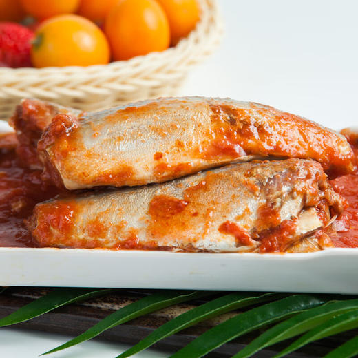 茄汁鲭鱼罐头，18罐组合，番茄酱汁搭配鲜美鱼肉，传统工艺，精心熬制，骨刺酥软，鱼肉紧实，肉质肥美，老人小孩都可以食用，滋味醇香好下饭M 商品图1