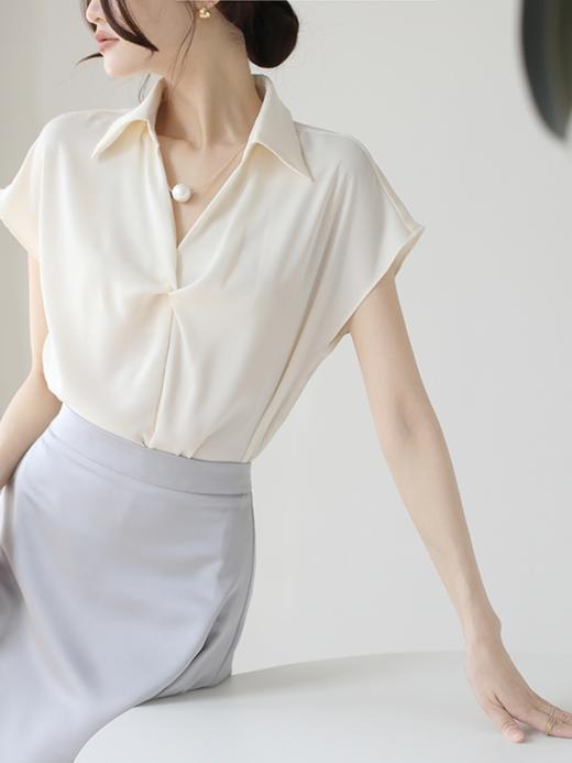 韩版设计感扭结链条落肩短袖衬衫女夏款V翻领通勤缎面显瘦衬衣_ym 商品图8