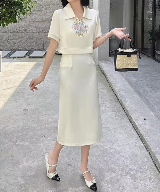 今日促→微脏8825国风假两件刺绣款连衣裙-喜出 商品图0