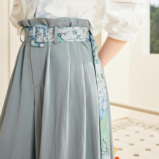 两三事恋野之行2024夏季新款时尚印花腰带不对称裤脚阔腿休闲裤女 商品图2