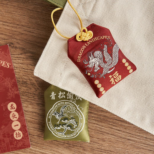 大英博物馆东瀛系列锦鲤旗开得胜 青松愉快健康平安 龙腾万里福禄双全 香囊御守香包挂件 商品图3