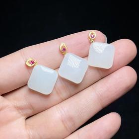 30832和田玉吊坠-白玉桃心扣菱形方糖