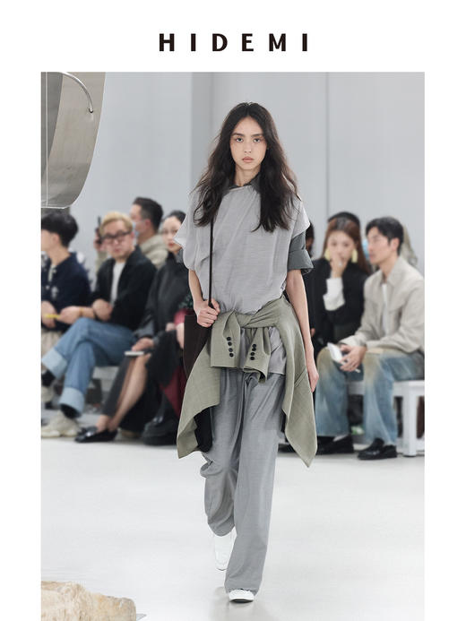 HIDEMI 度假系列清透感薄透落肩设计感开拆卸腰带式廓形不对称剪裁罩衫上衣 灰色/白色 商品图5