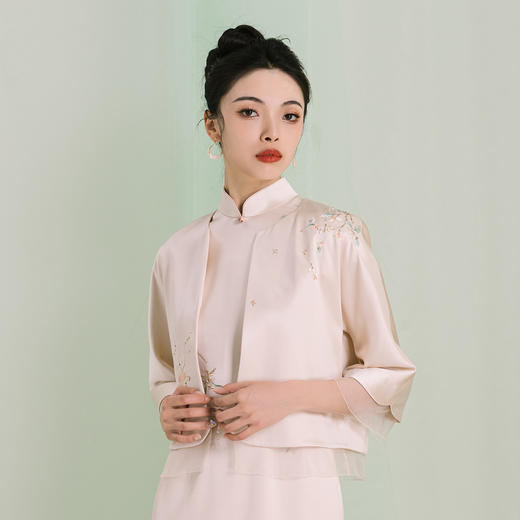 荷言HEYEN原创国风长安 刺绣醋酸缎香槟色小外套改良上衣高定新品 商品图1