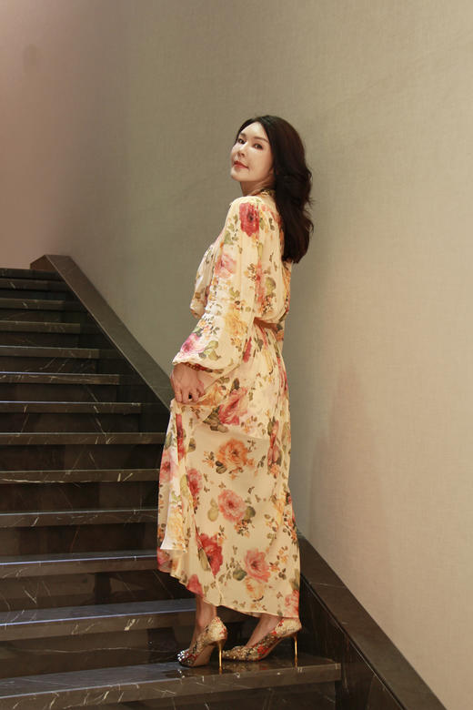 HJ2S81_十样锦色_连衣裙_春夏_ V 领飘带花卉印花收腰 A 字长裙_高级女装_BERNIEELEN 伯妮斯茵 商品图2