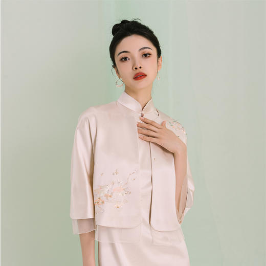 荷言HEYEN原创国风长安 刺绣醋酸缎香槟色小外套改良上衣高定新品 商品图0