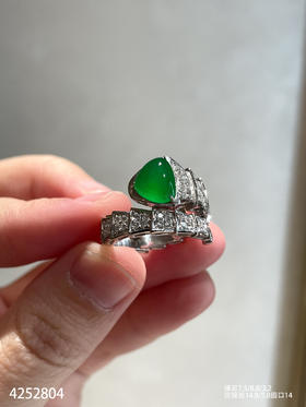 4252804，心形戒指。具体价格微信咨询