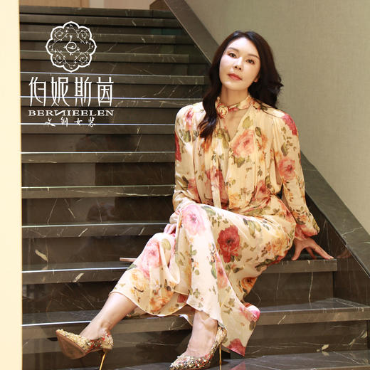 HJ2S81_十样锦色_连衣裙_春夏_ V 领飘带花卉印花收腰 A 字长裙_高级女装_BERNIEELEN 伯妮斯茵 商品图0