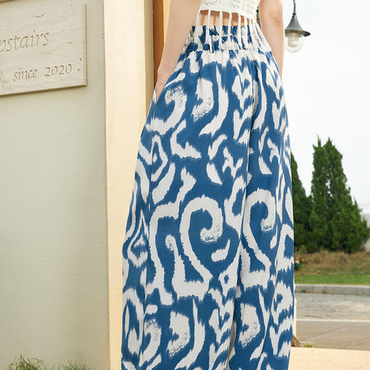 两三事 藏蓝奇 2024夏季新款复古抽象印花高腰阔腿裤休闲裤女 商品图3