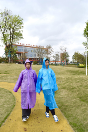 👏【德昕EVA雨衣】✅【环保材质】这款EVA雨衣采用无毒无味的EVA材质，💥安全环保。