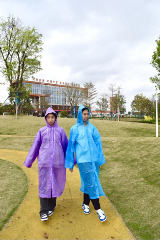 👏【德昕EVA雨衣】✅【环保材质】这款EVA雨衣采用无毒无味的EVA材质，💥安全环保。 商品图0