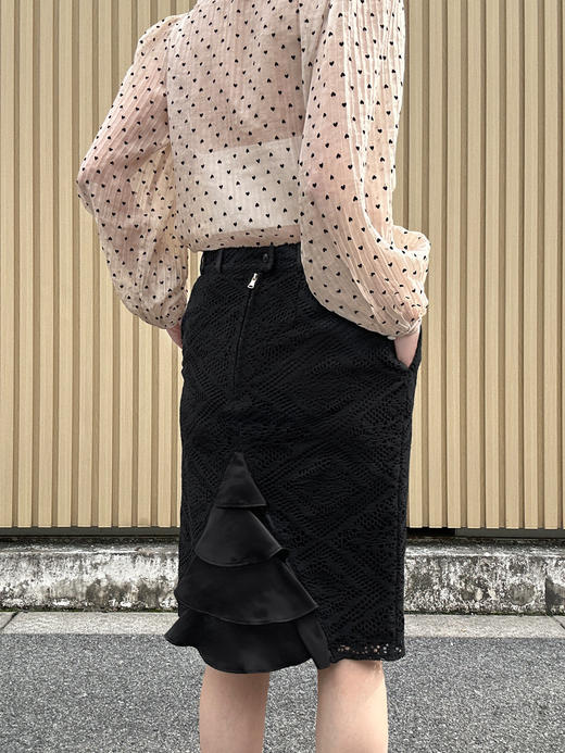 TYNVIE 后荷叶装饰半裙-黑蕾丝 商品图3