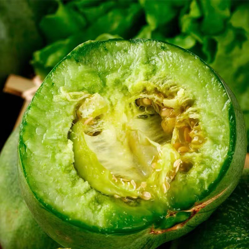 山东绿宝石甜瓜、满口清脆香甜、不去皮不去瓤、闻着香、咬着爽、一口下去十分满足！