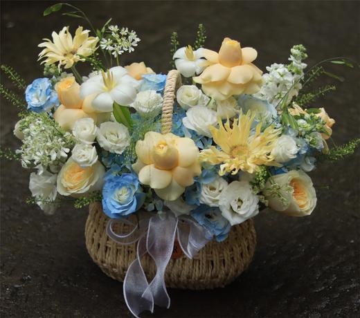 奶油杯绣球混搭手提花篮--送妈妈送爱人送朋友生日乔迁开业花礼 商品图1