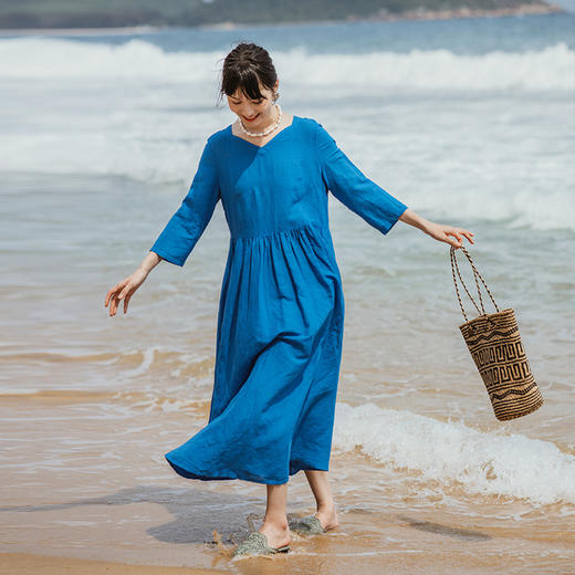 绽放旅行女装315朵/高端旅游度假穿搭鸡心领宽松慵懒亚麻连衣裙 商品图1